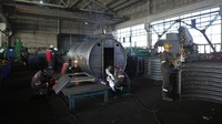 Metinvest juga memiliki Pabrik Besi dan Baja Azovstal, pabrik mirip benteng di kota Mariupol yang hancur dan sekarang diduduki. Selama berbulan-bulan Mariupol dikepung, warga sipil dan tentara berlindung di sana, dan pertahanan terakhir yang dibuat pasukan Ukraina untuk mempertahankan pabrik menjadi simbol perlawanan terhadap invasi Moskow.  