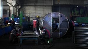 Mengintip Pembuatan Bunker untuk Pejuang Garis Depan Ukraina