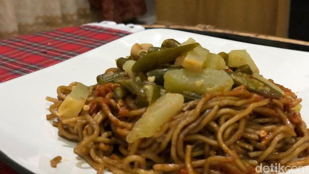 Mie Gomak Berondok Siantar.
