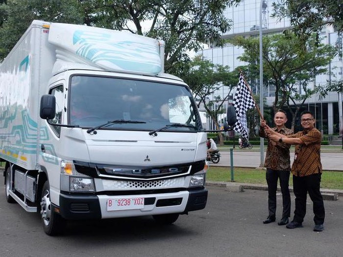 Mitsubishi Fuso eCanter.