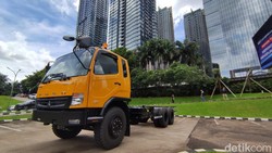 Garangnya Truk Baru Mitsubishi Fuso Edisi Gelap