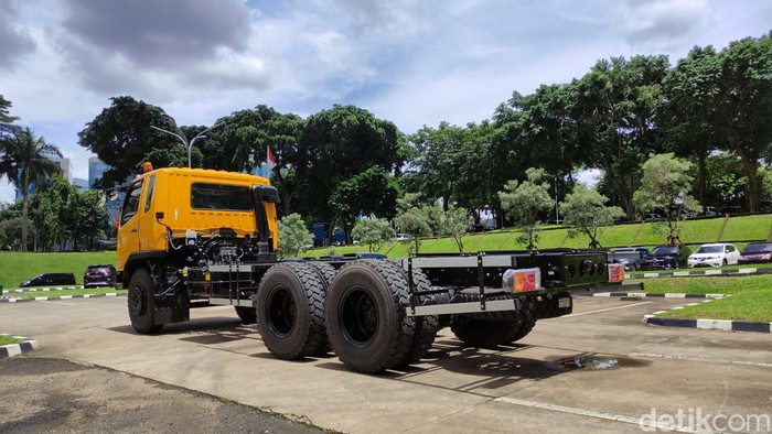 Mitsubishi Fuso Fighter X edisi gelap. Mitsubishi Fuso Fighter X edisi gelap.