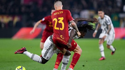 40 Detik Aksi Moise Kean: Masuk, Tendang Mancini, Dikartu Merah