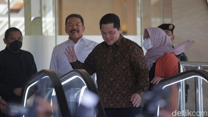 Momen Erick Thohir Lapor Jaksa Agung Temuan Kasus Korupsi di BUMN Menteri BUMN Erick Thohir menyambangi kantor Jaksa Agung ST Burhanuddin. Erick ternyata melaporkan soal adanya temuan dugaan kasus korupsi, Senin (6/3/2023).