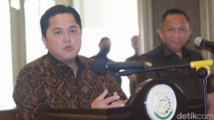 Menteri BUMN Erick Thohir menyambangi kantor Jaksa Agung ST Burhanuddin. Erick ternyata melaporkan soal adanya temuan dugaan kasus korupsi, Senin (6/3/2023).