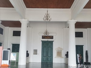 Sejarah di Oud Batavia: dari Markas Besar VOC Hingga Barak Tentara Jepang