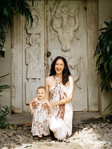 Nadine Chandrawinata mempunyai brand busana yang mengusung konsep ramah lingkungan. Nadine Chandrawinata mempunyai brand busana yang mengusung konsep ramah lingkungan.