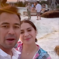 Melalui akun Instagram pribadinya terlihat Nagita Slavina dan Raffi Ahmad tengah berlibur bersama ke Bali. Seperti biasa, keduanya selalu terlihat kompak dan romantis. Foto: Instagram/@raffinagita1717