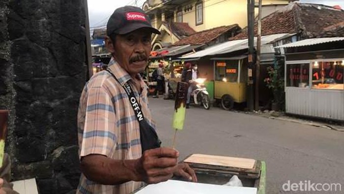 Nunu, penjual es potong di Bandung