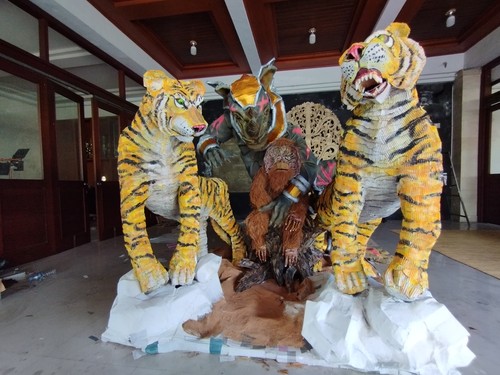 Ogoh-ogoh berbahan kardus diciptakan oleh ST Dharmagargitha, Banjar Suwung Bantan Kendal, Denpasar. Foto: Nuranda Indrajaya/detikBali.