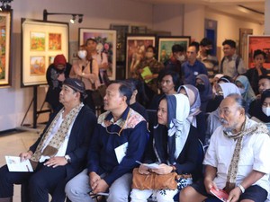 Lukisan Karya Dokter Hewan hingga Arsitek Dipamerkan di FIB Unair