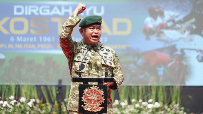 Pangkostrad Letjen TNI Maruli Simanjuntak memimpin syukuran peringatan HUT Ke-62 Kostrad. Acara digelar sederhana dan dihadiri KSAD Jenderal Dudung Abdurachman. (dok Penkostrad)