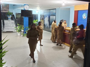 Cerita Pegawai Disdikbud NTT Ngantor Jam 05.30: Bawa Anak