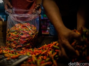Geger Video Ratusan Cabai Dibuang ke Parit, Bisa Bikin Harganya Naik?