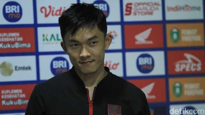 Pemain Persis Solo Sutanto Tan dalam sesi konferensi pers usai laga lawan PSM Makassar di pekan ke-28 Liga 1 2022/2023.