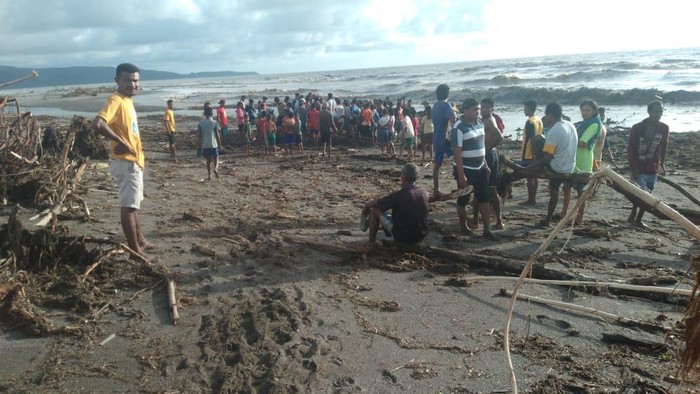 Seorang pemuda bernama Mekris Fomeni (23) ditemukan tewas terseret banjir Sungai Kapsali, Amfoang Barat Daya, Kabupaten Kupang, NTT, Senin (6/3/2023).