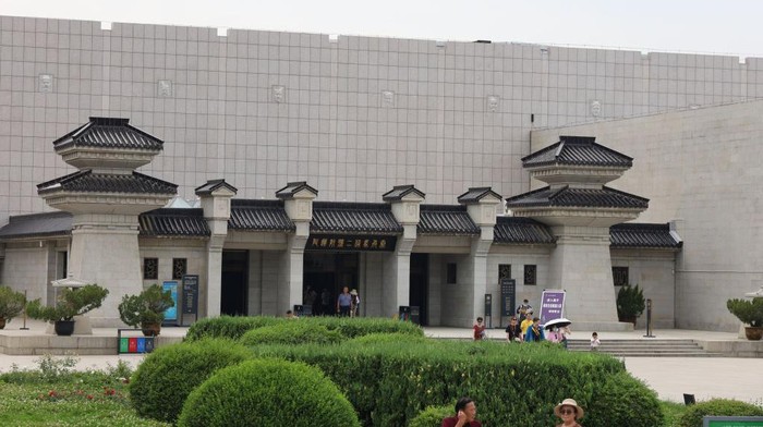 Penampakan Ratusan Patung Tentara Terakota yang Ditemukan di China Patung pasukan Terakota merupakan penemuan arkeologi paling fenomenal bagi sejarah China. Ribuan patung Terakota tersebut dibuat sekitar 2.200 tahun lalu.