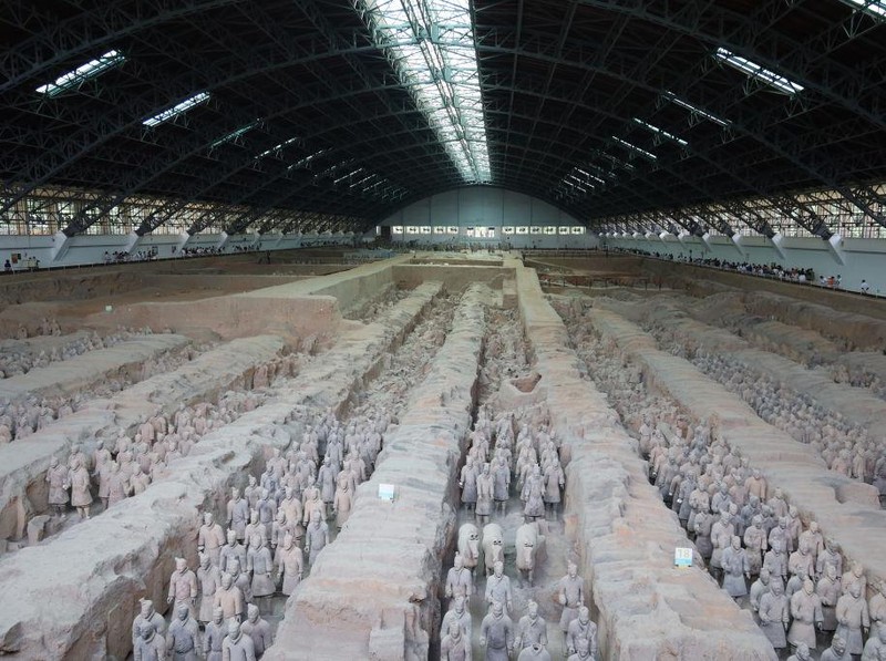 Patung pasukan Terakota merupakan penemuan arkeologi paling fenomenal bagi sejarah China. Ribuan patung Terakota tersebut dibuat sekitar 2.200 tahun lalu.