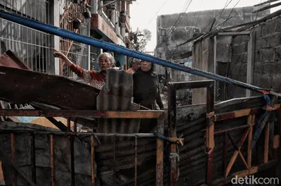 Potret Sisa-sisa Kebakaran Plumpang Ditengah Pro-Kontra Relokasi
