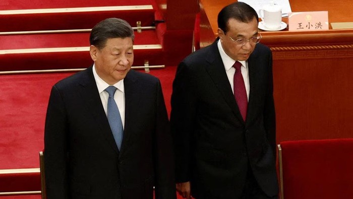 Chinese President Xi Jinping and Premier Li Keqiang arrive for the opening session of the Chinese Peoples Political Consultative Conference (CPPCC) at the Great Hall of the People in Beijing, China March 4, 2023. REUTERS/Thomas Pete