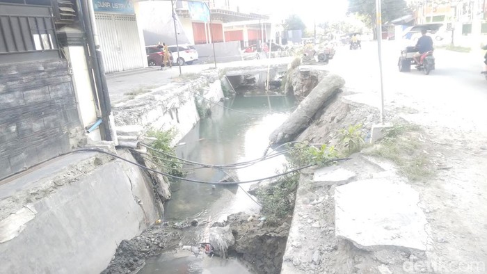 Proyek Kanal Banjir Tanggidaaa di Gorontalo yang belum rampung.