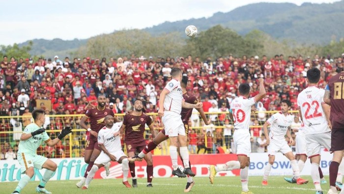 PSM Makassar memang 3-2 atas Persis Solo di Stadion Gelora BJ Habibie, Parepare dalam laga pekan ke-28 Liga 1 2022/2023.