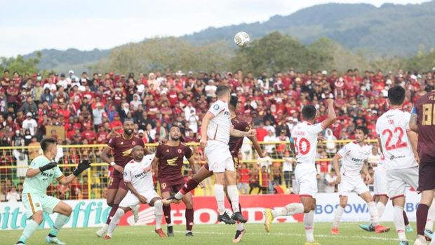 PSM Makassar memang 3-2 atas Persis Solo di Stadion Gelora BJ Habibie, Parepare dalam laga pekan ke-28 Liga 1 2022/2023.