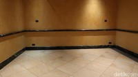 Ruangan salat berukuran sekitar 3x4 meter, tidak sempit dan cukup nyaman. (bonauli/detikcom)