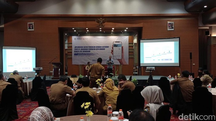 Rapat evaluasi tentang SPBE di Kota Bandung