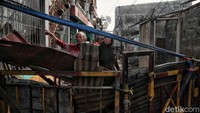 Kini, Kawasan di Depo Pertamina Plumpang sudah menjadi zona bahaya.