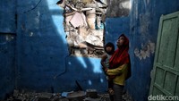 Kebakaran yang melanda pada Jumat malam itu mengakibatkan 18 orang meninggal. Saat ini, petugas masih terus mencari beberapa warga yang hilang. 