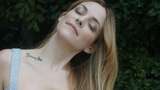 Beradegan Seks dengan Suami, Riley Keough: Rasanya Aneh