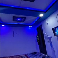 Penampakan rumah viral ini pun lantas mengundang beragam pendapat netizen. Tak sedikit yang memberi pujian bagi tumah tersebut. “Kukira cupu ternyata suhu,” komentar salah seorang netizen. “Anj*it saingan sama hotel bintang lima bangg,” komentar lainnya. Foto: TikTok/@ramlank_