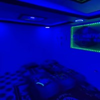 Tidak terlihat adanya jendela di dalam kamar maupun bagian depan rumah. Walaupun demikian karena desainnya yang unik, rumah tersebut dapat dijadikan gambaran bahwa jangan menilai sesuatu hanya dari luarnya saja. Foto: TikTok/@ramlank_