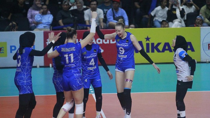 Selebrasi Jakarta Pertamina Fastron usai menang atas Gresik Petrokimia Pupuk Indonesia di Final Four Proliga 2023 seri Semarang, Minggu (5/3/2023).
