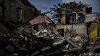 Mariani menuturkan belum lama mengurus pajak bumi dan bangunan (PBB) rumahnya. Dia menyebut sanak saudaranya juga menolak jika direlokasi dari daerah tersebut.
