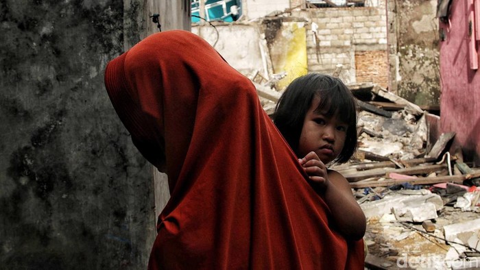 Suara dari Plumpang yang Menolak Relokasi Pascatragedi Kebakaran Pemerintah berencana merelokasi Depo Pertamina Plumpang atau warga sekitar pascakebakaran yang menewaskan 19 orang.