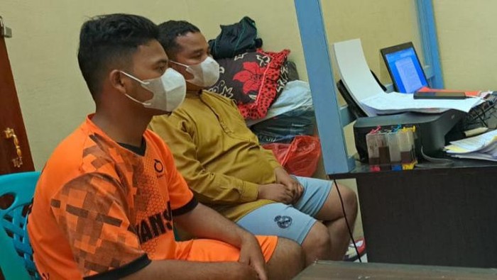 Tampang dua guru yang cabuli 24 santrinya. (Foto: Dok Polres Padang Lawas)
