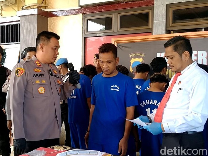 Tersangka pemerkosaan bocah, C alias Toyib (37) di Mapolres Pekalongan, Senin (6/3/2023) siang.