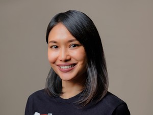 Misi Hidup dan Mati Tiza Mafira Selamatkan Bumi dengan Diet Kantong Plastik