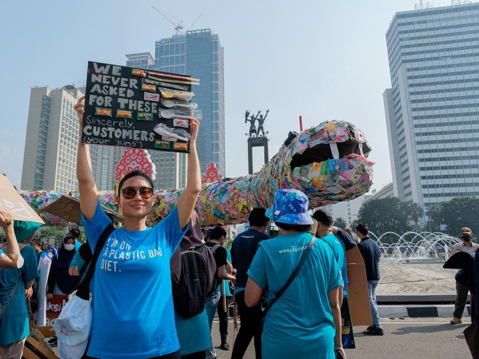 Tiza Mafira Tiza Mafira, pendiri Gerakan Indonesia Diet Kantong Plastik