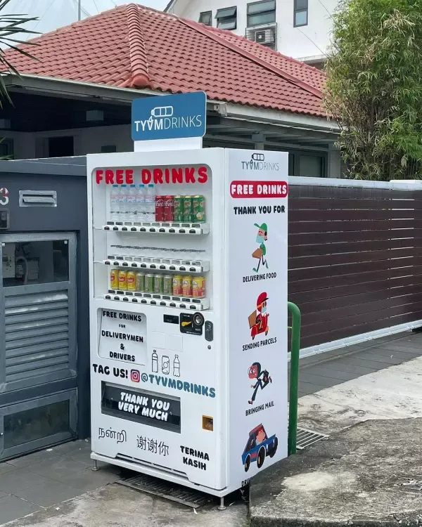 Mulia! Keluarga Ini Siapkan Vending Machine Gratis Untuk Pengemudi Ojol