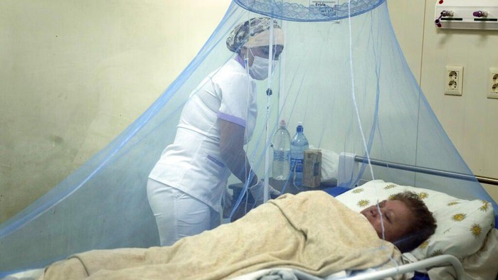 Nurse Liz Cabanas attends to a man infected with chikungunya at Clinicas Hospital in San Lorenzo, Paraguay, Friday, March 3, 2023. The General Directorate of Health Surveillance stated that in the last three weeks more than 1200 cases of the mosquito-borne illness have been reported. (AP Photo/Jorge Saenz)