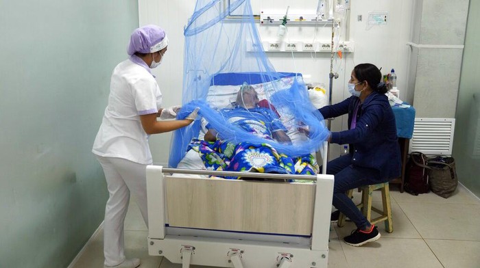 Nurse Liz Cabanas attends to a man infected with chikungunya at Clinicas Hospital in San Lorenzo, Paraguay, Friday, March 3, 2023. The General Directorate of Health Surveillance stated that in the last three weeks more than 1200 cases of the mosquito-borne illness have been reported. (AP Photo/Jorge Saenz)