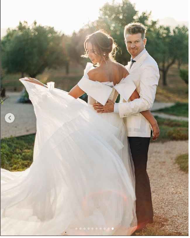 Egle Ruskyte, WAGs F1 ini merupakan seorang desainer fashion asal Lithuania. Keduanya pacaran sejak 2015 dan menikah pada 2021. Foto: Instagram