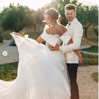 Egle Ruskyte, WAGs F1 ini merupakan seorang desainer fashion asal Lithuania. Keduanya pacaran sejak 2015 dan menikah pada 2021. Foto: Instagram