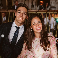 George Russell tak menyembunyikan hubungan cintanya dengan Carmen Montero. Foto mesra keduanya kerap menghiasi halaman media sosial masing-masing. Foto: Instagram