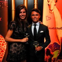 Hubungan cinta Nyck de Vries dan Eva berlangsung sejak 2020. Nyck kerap menggandeng Eva ke acara penghargaan olahraga. Foto: Getty Images