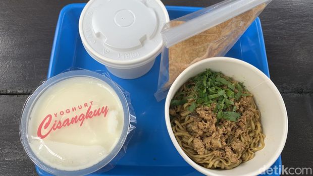 Yoghurt Cisangkut, kuliner legendaris di Kota Bandung