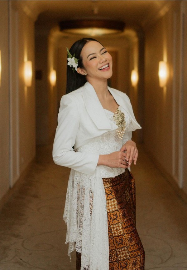 Hammomdagi qizning dumbasining surati